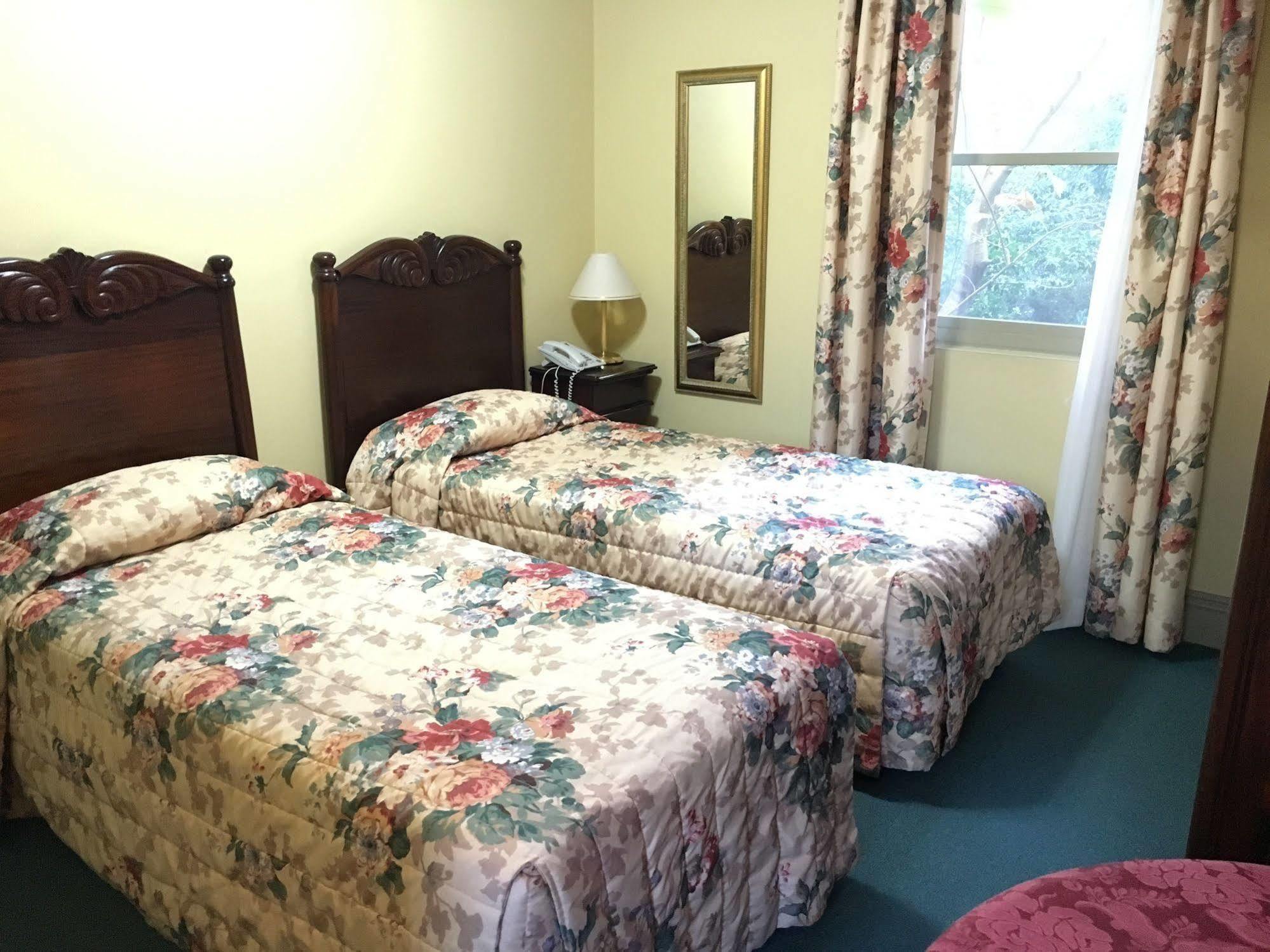 Avonmore On The Park Boutique Hotel 4*